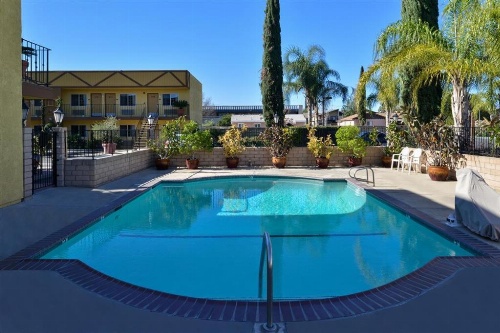 Americas Best Value Inn & Suites - Fontana image 9
